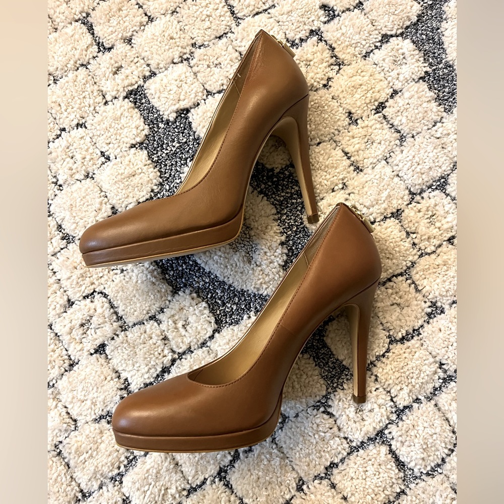 New Michael Kors Leather Pumps NWOB